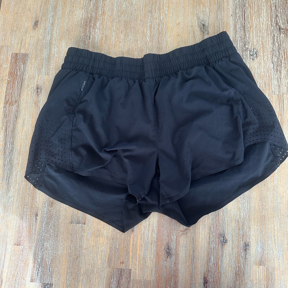 Athleta Hustle 3 shorts